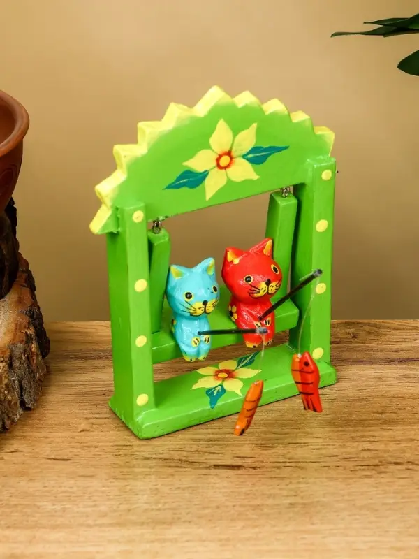 Сувенир "Котята на качелях" дерево 10х3,5х15 см, цв. зелёный