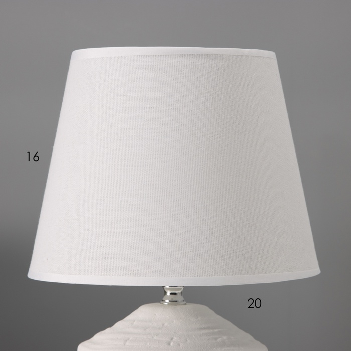 Настольная лампа с абажуром RISALUX &laquo;Небраска&raquo;, 1&times;40 Вт, Е27, белый, 20&times;20&times;32 см