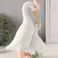 Сувенир полистоун "Утка с малышом в резиновых сапогах" 16х6,5х21 см Сувенир полистоун "Утка с малышом в резиновых сапогах" 16х6,5х21 см