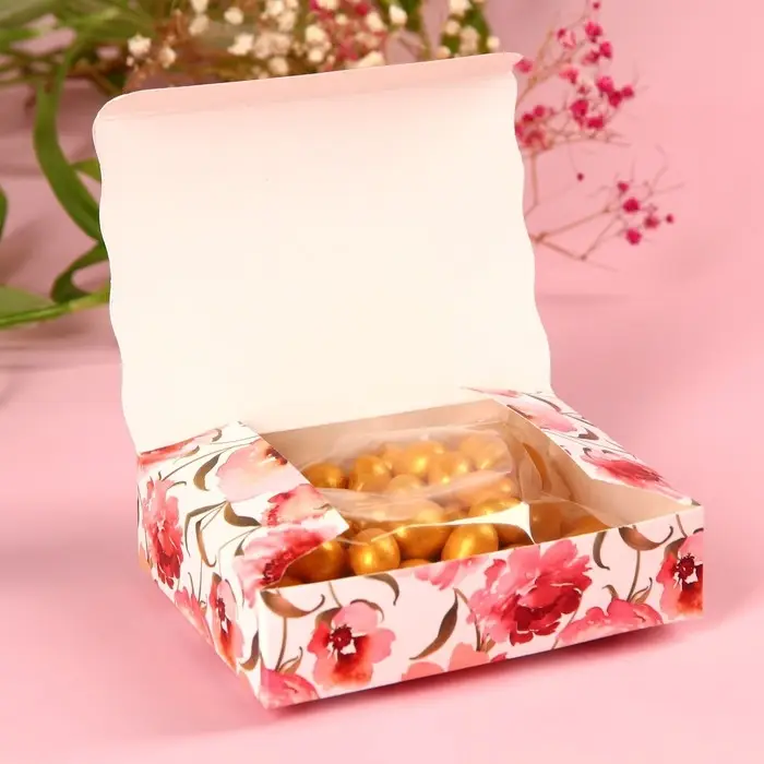 Набор &laquo;Вдохновляй красотой&raquo;: крем-мёд с клубникой и хлопком 30 г. х 2 шт., арахис в шоколадной глазури 100 г., чай чёрный с лесными ягодами 70 г., ложка