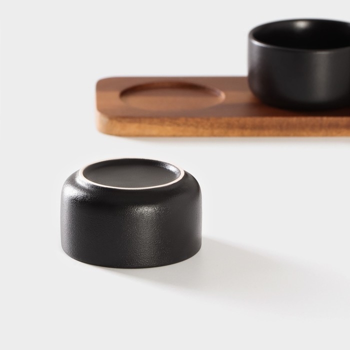 Набор фарфоровых соусников на деревянной подставке Magistro &laquo;Галактика&raquo;, 4 предмета: 3 соусника 100 мл, подставка 33&times;9&times;5 см, цвет чёрный