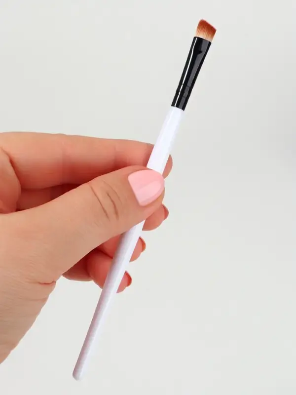 Кисть для макияжа, скошенная, 13.5 (&plusmn; 1) см, белая