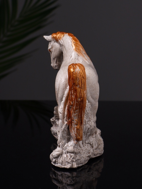 Статуэтка "Конь Граф" 12х16х6 см, цвет бежевый