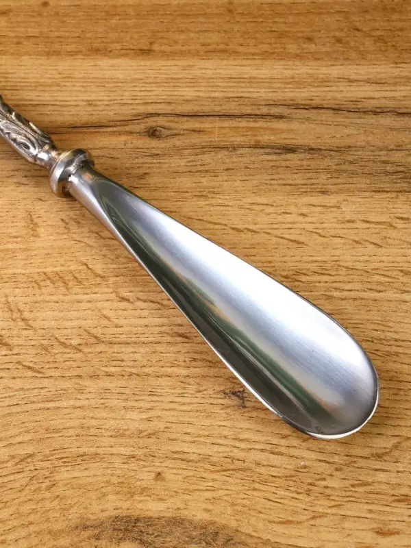 Ложка для обуви &laquo;Венок с бантиком&raquo;, латунь, 31 см