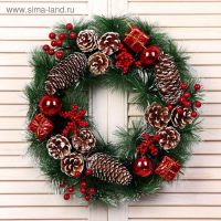 Венок новогодний d-40 см "Зимние шишки с подарками" Венок новогодний d-40 см "Зимние шишки с подарками"