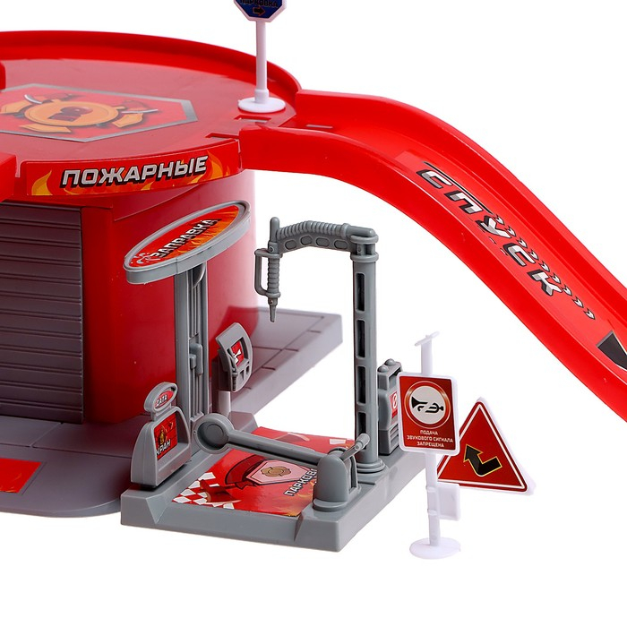 Парковка «Пожарная часть», с 2 металлическими машинами Парковка «Пожарная часть», с 2 металлическими машинами