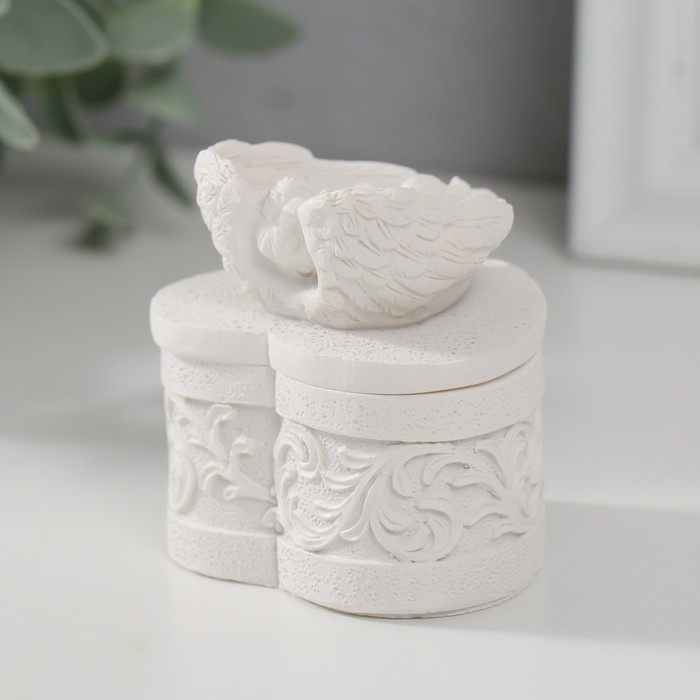 Шкатулка полистоун "Белоснежный ангел спит в крыльях" 5,5х5,2х5,7 см