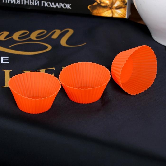 Набор &laquo;Queen of the kitchen&raquo; кухонный фартук 50см х 70см и формы для выпечки