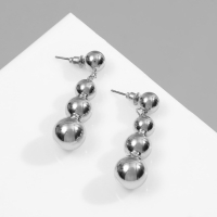 Серьги пластик &laquo;Бусины&raquo; на уменьшение, цвет серебро