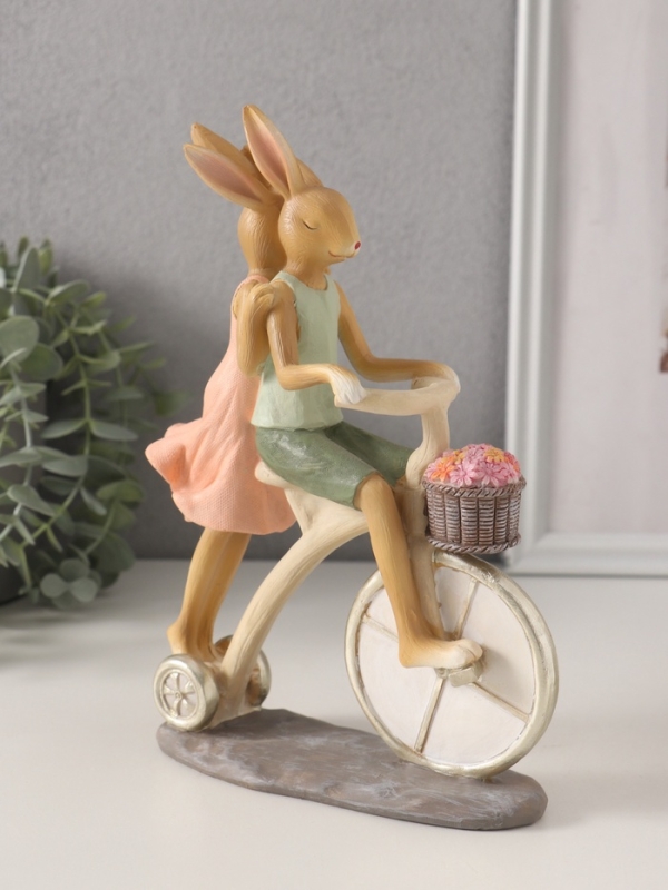Сувенир полистоун "Романтика. Кролики - катание на велосипеде" 16х6,5х22,5 см