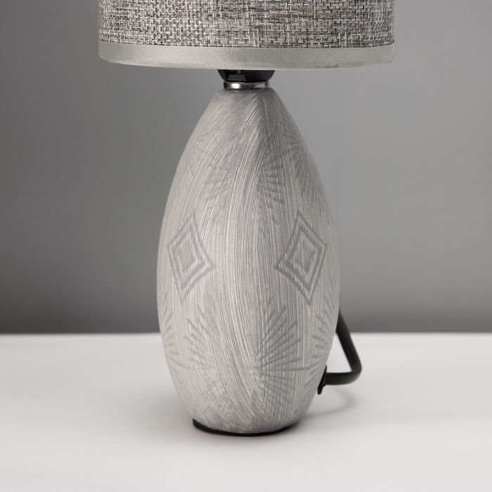 Настольная лампа с абажуром RISALUX «Фиесс», Е14, 40 Вт, серый, 13×13×27 см Настольная лампа с абажуром RISALUX «Фиесс», Е14, 40 Вт, серый, 13×13×27 см