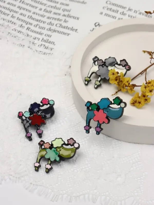 Брошь &laquo;Собачка&raquo; пудель, цвет МИКС в чёрном металле (неделимая фасовка 12 шт., цена за шт.)