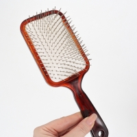 Расчёска массажная, широкая, 9 &times; 24,5 см, цвет &laquo;янтарный&raquo;