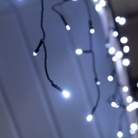 Гирлянда &laquo;Бахрома&raquo; 3 &times; 0.6 м, IP44, УМС, тёмная нить, 100 LED, свечение белое, мерцание, 24 В
