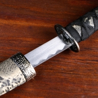 Сувенирное оружие &laquo;Катана на подставке&raquo;, бежевые ножны под змеиную кожу, 47см