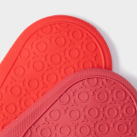 Рукавица для горячего Доляна &laquo;Профи&raquo;, силикон, 28&times;18,5&times;1,5 см, с манжетой, цвет красный