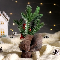 Новогодняя композиция &laquo;Веточка с ягодками&raquo; 15 &times; 15 &times; 29 см