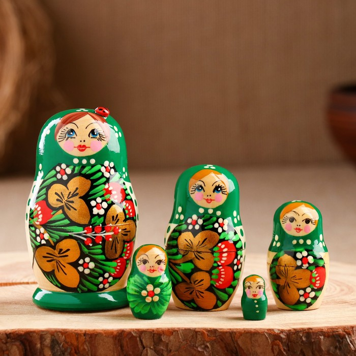 Матрёшка &laquo;Божья коровка&raquo;, зелёное платье, 5 кукольная, 10-12 см