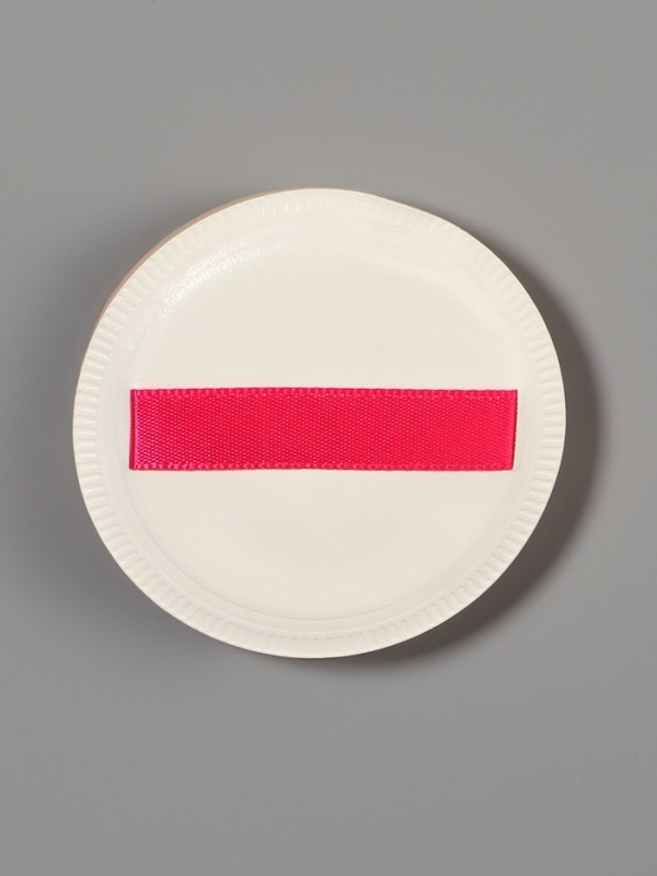 Спонж д/макияжа круг с держат d5см  в пласт футляре латекс белый пакет QF