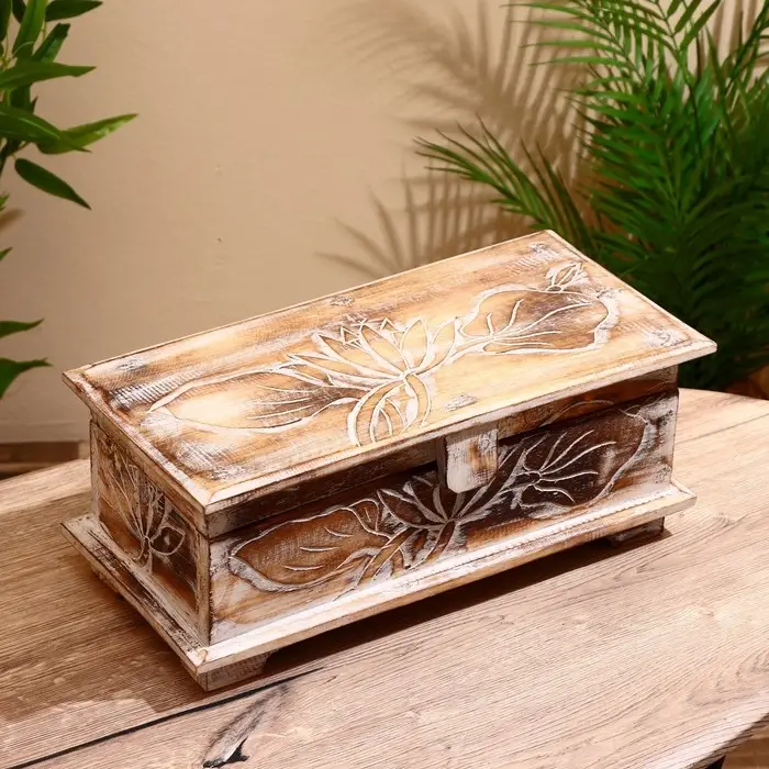 Шкатулка "Цветы" 40х20х18 см, дерево албезия, светло-коричневый