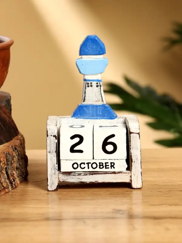 Календарь настольный &laquo;Маяк&raquo;, 7&times;4&times;11 см, дерево, бело-синий