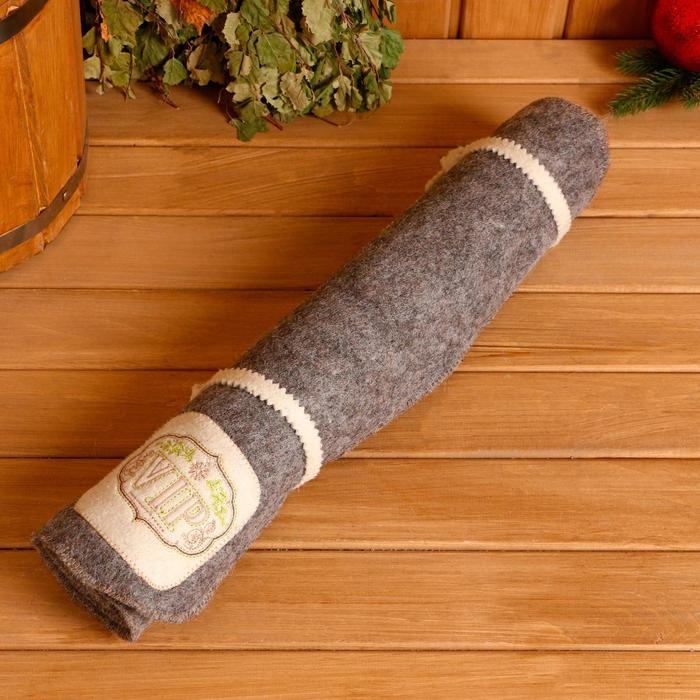 Лежак с вышивкой Лежак с вышивкой "ВИП" 150х50 см