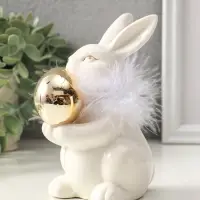Сувенир керамика, пух "Зайка с золотым пасхальным яичком" белый 8х10,5х14 см