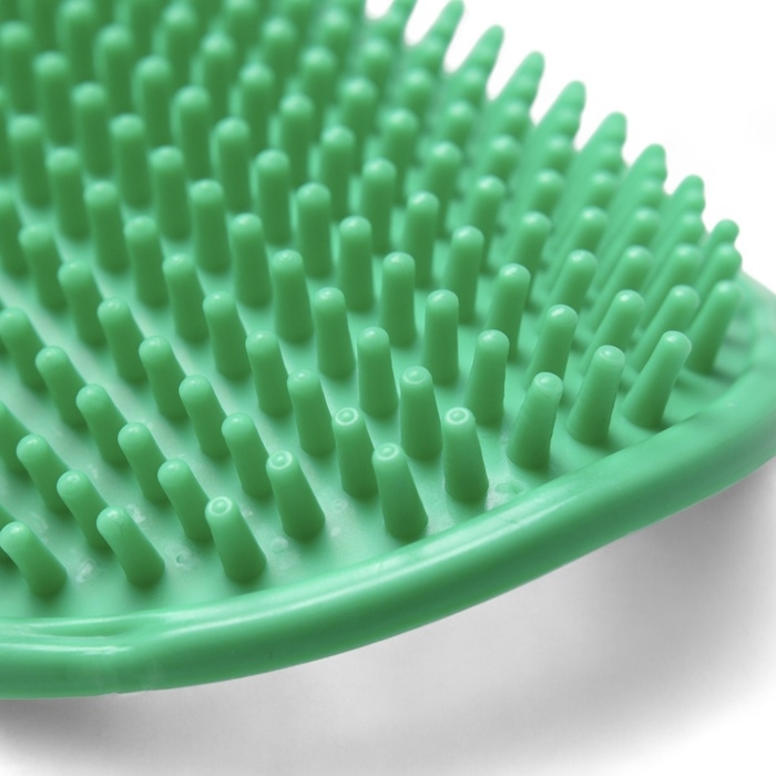 Щётка-наладонник, 12,2 х 8 см, зелёная