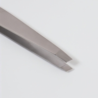 Пинцет &laquo;Premium&raquo; скошенный, широкий, 9,6 см, на блистере, цвет серебристый