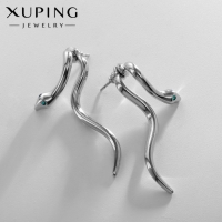 Серьги металл XUPING змейка, цвет белый в серебре Серьги металл XUPING змейка, цвет белый в серебре