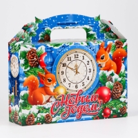 Новый год. Коробка подарочная новогодняя Ларец Белочки 26 х 23 х 7 см.