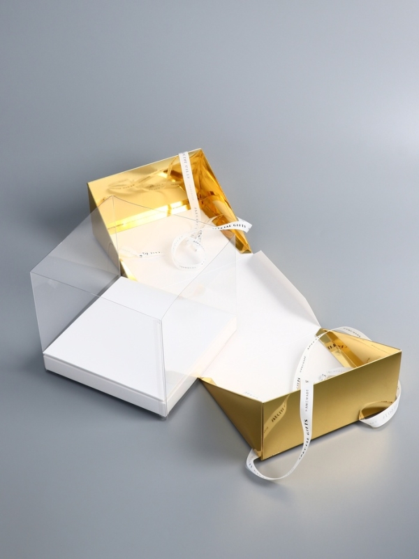 Коробка под бенто-торт с ленточками, золотая , 21 х 21 х 18 см