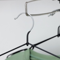 Набор вешалок антискользящих, металл с ПВХ покрытием, 41&times;20&times;0,3 см, 5 шт, цвет черный