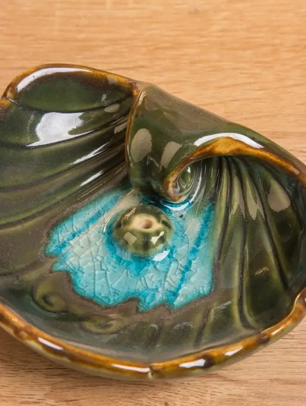 Подставка под благовония "Раковина с жемчужиной" керамика, цв. зелёный, 9х10,5х2 см