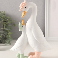 Сувенир полистоун "Утка с малышом в резиновых сапогах" 16х6,5х21 см Сувенир полистоун "Утка с малышом в резиновых сапогах" 16х6,5х21 см