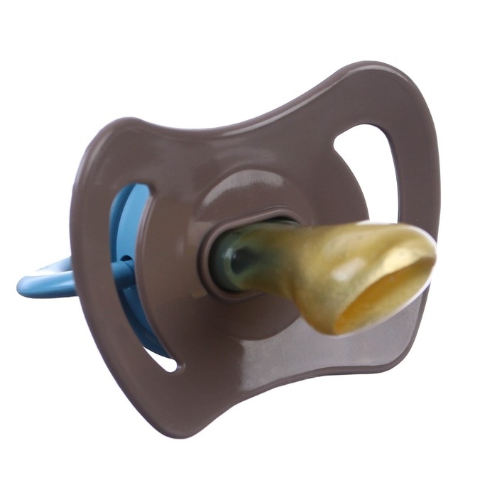 Соска - пустышка латексная ортодонтическая &laquo;Малыш&raquo;, от 6 мес., цвет коричневый/синий