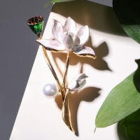 Брошь &laquo;Цветочная композиция&raquo;, цвет бело-зелёный в золоте