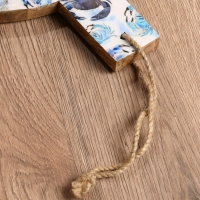 Доска разделочная круглая "Крабы" дерево манго 36х28 см