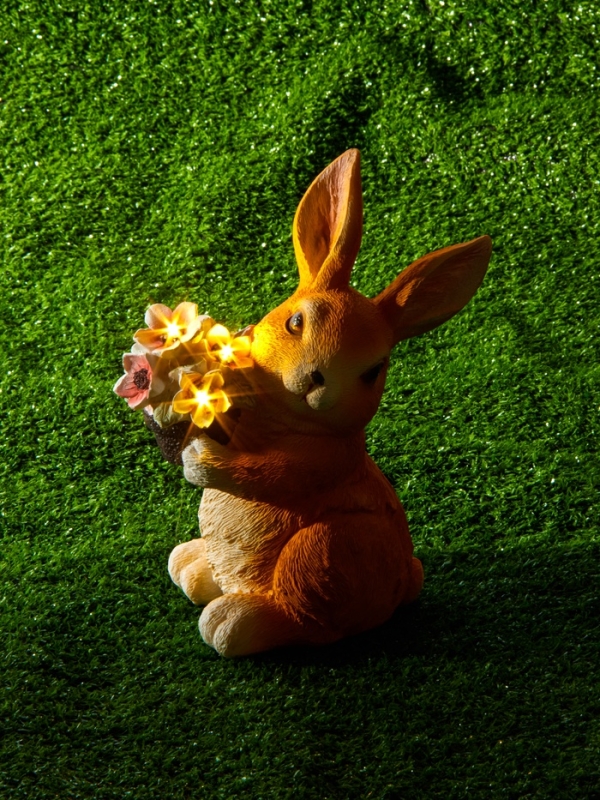 Садовая фигура "Зайка с букетом", 17х11х22 см, с подсветкой