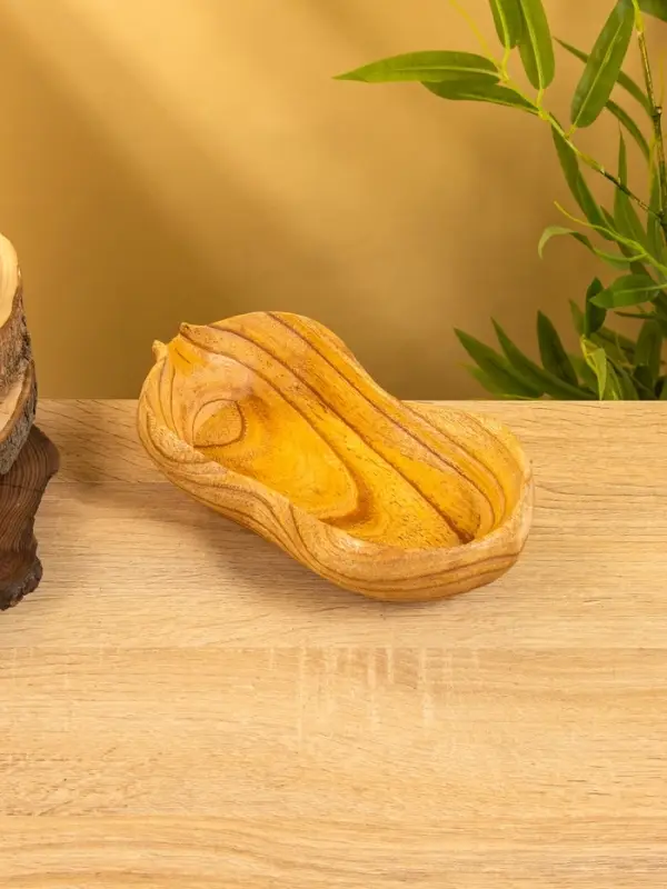 Конфетница "Лист" дерево Джампинис 26х13х8 см