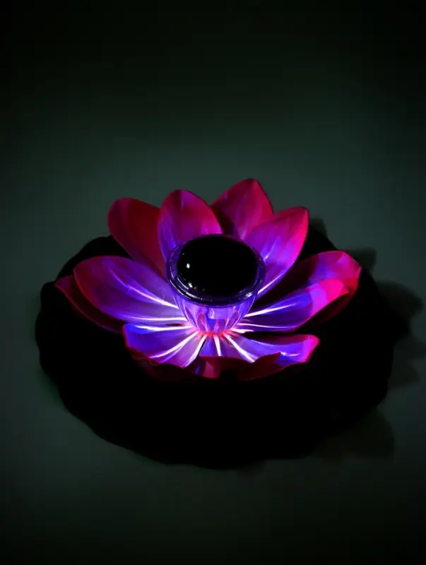 Садовый светильник для водоемов 28 х 28 х 9 см на солнечной бат-е "Лотос" лиловый N009