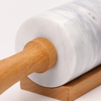 Скалка из мрамора 46х6 см, цвет белый, ручки из бука