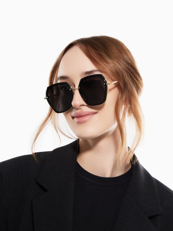 Очки солнцезащитные uv 400, дужка 13 см, ширина 12.6 см, линза 5.6&times;5.5 см