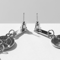 Серьги с перламутром &laquo;Ракушка&raquo; треугольник полый, цвет чёрный в серебре