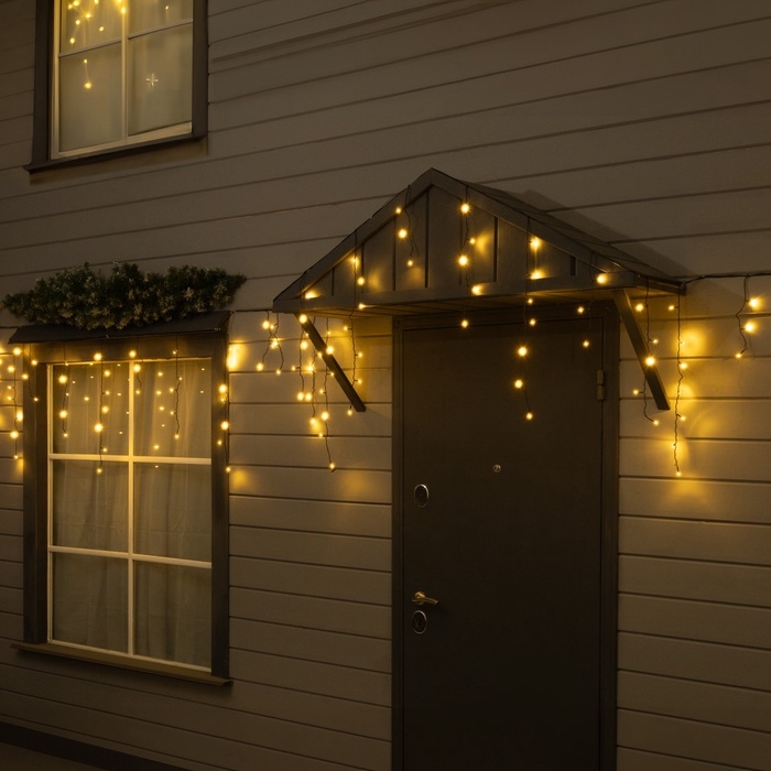 Гирлянда &laquo;Бахрома&raquo; 6 &times; 0.7 м, IP44, УМС, тёмная нить, 120 LED, свечение тёплое белое, 220 В
