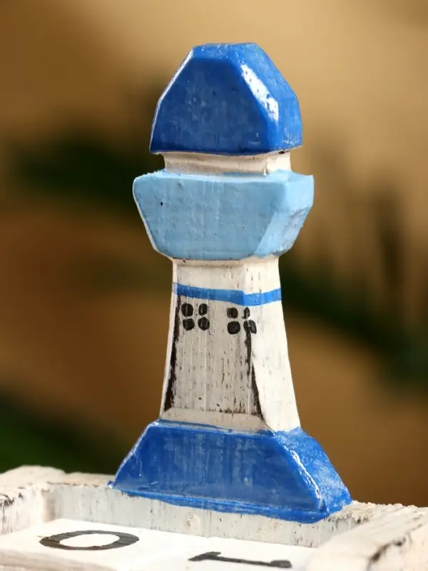 Календарь настольный &laquo;Маяк&raquo;, 7&times;4&times;11 см, дерево, бело-синий