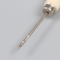 Шило со средним отверстием дерево, металл, длина иглы 5,5 см толщина 0,2 см 2х2х13 см Шило со средним отверстием дерево, металл, длина иглы 5,5 см толщина 0,2 см 2х2х13 см