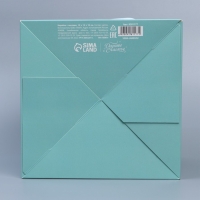 Коробка подарочная с лентами «Present», 19 х 19 х 19 см Коробка подарочная с лентами «Present», 19 х 19 х 19 см