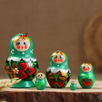 Матрёшка «Божья коровка», зелёное платье, 5 кукольная, 10-12 см Матрёшка «Божья коровка», зелёное платье, 5 кукольная, 10-12 см