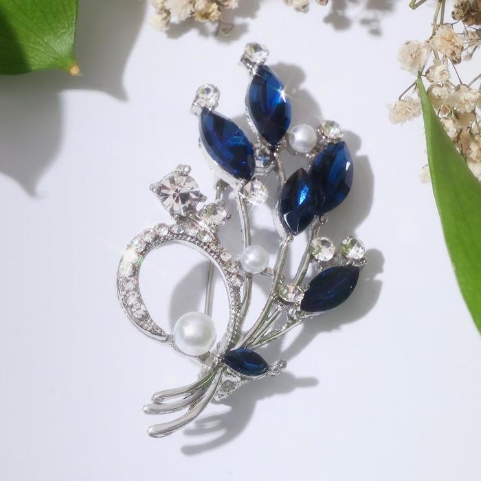 Брошь &laquo;Букет&raquo;, цвет бело-синий в серебре